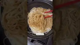 【不等】香辣蟹黄面 Spicy Crab Roe Noodles: Unboxing, Cooking & Taste Test!