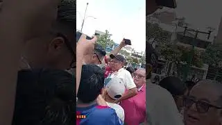 Loco Vargas signing autographs.