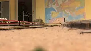 Transito Intercity con E444 XMPR in stazione in costruzione