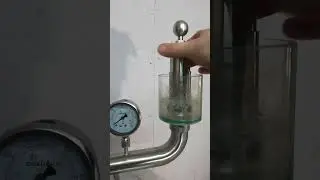 Шпунтуем после активного брожения #пиво #пивоварение #цкт