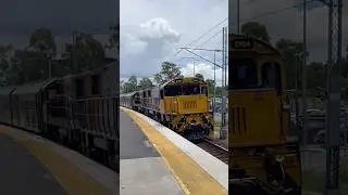 2904/2195A (P986) passing Carseldine station with horn toots