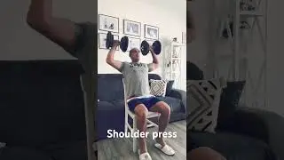 #fitandstrong #fit #strong #fitness #bodybuilding #homeworkout #shoulders #shoulderpresses