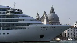 Italy bans large cruise ships in Venice