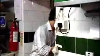 Strange chef steals Gordon Ramsay's Dish (Kitchen Nightmares)