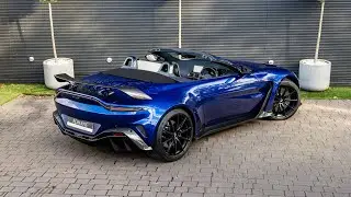 Aston Martin V12 Vantage Roadster 2024 года выпуска &mdash; синий Ion &mdash; осмотр + звук двигателя и выхлопа