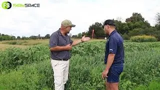 Willem Nel van Agricol gesels oor winter aanplantings onder besproeiing.