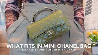 WHAT&rsquo;S IN MY MINI CHANEL BAG (CHANEL PHONE HOLDER WITH CHAIN)| review + everyday essentials