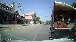 Car crash caught on camera ! Dashcam Footage of Rear end Collision between Three-wheeler and car