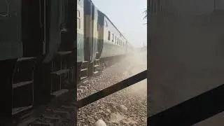 115 up Musa Pak express leading with Age 30 passing new multan #railway #subscribemychannel