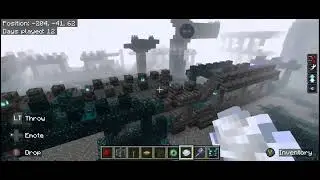 ASH THE KITSUNE PLAYS: MINECRAFT CREATIVE PART #1: ASH IS SO CHAOTIC!!! (AND Good At Mace PVP :P)