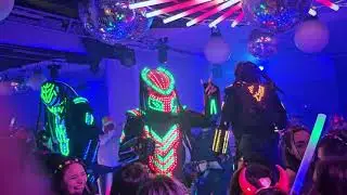 SHOW ROBOT LED - TRIPLE ROBOT EN FIESTA DE 15