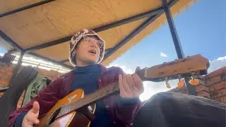 Encountered a man trying to rob a motorcycle - so I sing