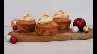Christmas dessert: velvet cupcakes with meringue