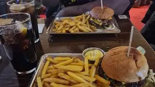 VI DRAR OCH KOLLAR PÅ ÖREBRO-HV71 OCH BOKAT BORD PÅ PITCHERS