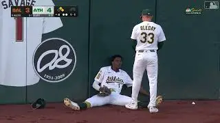 Denzel Clarke makes a ridiculous running catch before crashing into the wall (6/6/25)