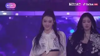 251114 MEOVV 'Intro + BODY + BURNING UP + HANDS UP' at KGMA 2025
