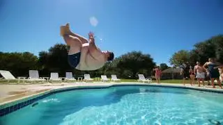 A bright outdoor pool scene wi Kling 26 Pro 06676