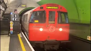 London Underground 1972 stock train at Paddington station 