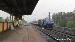 25 SUBSCRIBERS SPECIAL! 12042 | NJP-HWH Shatabdi express with SHF WDP4 20002 bathing in heavy rain