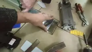 Заменил напольный доводчик из которого вытекло масло. #секретыоконщика