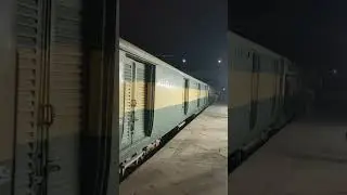 Shalimar express arriving at Multan cantt railway station🚉 #viral #trending #youtubeshorts #ytshorts