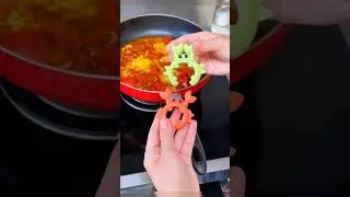 This Cute Crab Shaped Silicone Spoon Holder Solves a Big Kitchen Problem #kitchengadget #kitchenhack