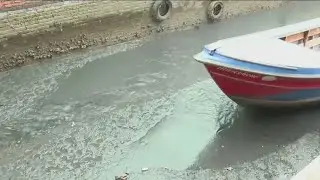 Gondolas stranded as canals dry up in Venice