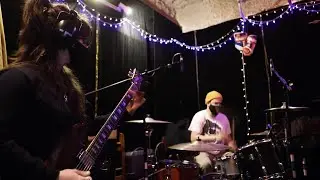 Fast and Frightening - L7 cover feat. Leah DeCesare - Up In The Locker Room cover (two person band)