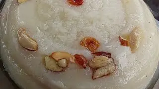 ఎటువంటి ఫుడ్ కలర్ వాడకుండా నోట్లో పెట్టుకుంటే కరిగిపోయేలా 👉 ఇంత టేస్టీ అయిన రవ్వ కేసరి 👌😋