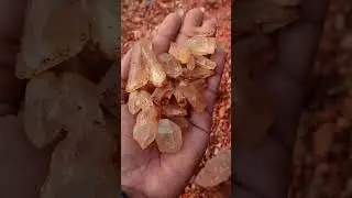 జొన్నగిరి లో వర్షానికి కుపలుగ బయటపడుతున్న వజ్రాలు మరియు స్ఫటికాలు #shorts #crystals #gemstone