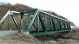 Uzduž pruge i rijeke (All along the railroad and the river)