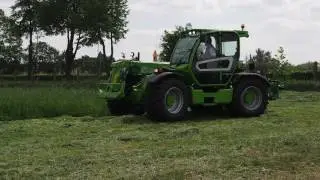 Ładowarka teleskopowa Merlo Multifarmer 40.7 wyposażona w tylny tuz