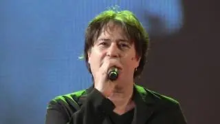 Vlado Kalember & Srebrna krila - Je li ti žao zbog nas (MGNZ 2019)