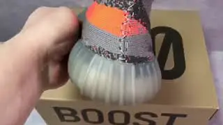 Видео обзор  adidas yeezy 350 V2 boost Beluga