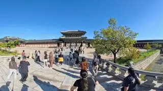 360 Entering Gyeongbokgung Palace, Seoul, South Korea