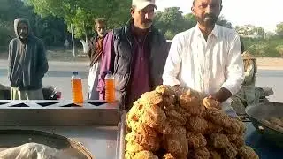 چینی کو مات دینے کے لیے اب شہروں میں بھی گڑ بننے لگا 