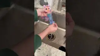Watch the LOL Mermaid tween doll change colors #youtubekids #mermaids #loldollsurprise #shorts #kids