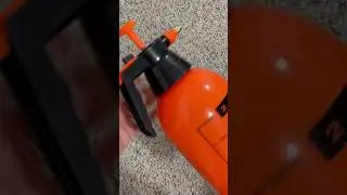 Manual pump Sprayer bottle 2L