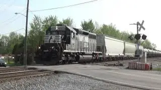 N&W Heritage Caboose 555608 trails Norfolk Southern NV03