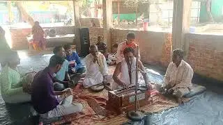 মধ্যান্য ভোগ আরতি কীর্তন।   গায়ক সনৎ চক্রবর্তী