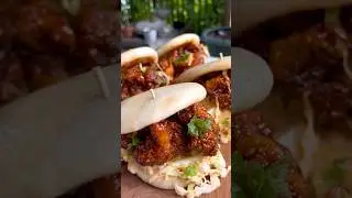 KOREAN FRIED CHICKEN BAOS 🍗💥 #friedchicken #asian #foodie #recipes #chicken #foodshorts #cooking