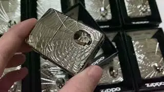 Zippo 29931 &ndash; Zippo Armor&reg; Spider Web Skull Design Swarovski&reg; High Polish Chrome