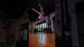 How many moves with no hands?? 🤔 #poledancer #poletricks #nohands #entertainer #dancer #pole #core
