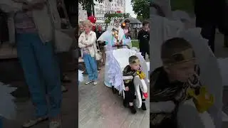 Колёса, банты и мимими в Беларуси: Могилёв взорвал парад детских колясок!