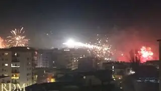 Una moltitudine di #fuochidartificio esplodono simultaneamente al #vomero durante il #capodanno2026 