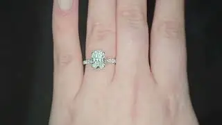 IGI 2.01ct D/VS2 Oval Shape LAB Diamond Ring with Diamond Shoulders set in Platinum