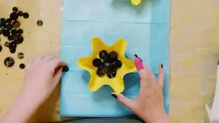 How cute are these DIY metal flowers?