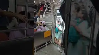 Mumbai Local Train | Catch Running Train | Dombivli Morning Time Rush Hour #shorts #railway #viral