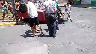 Alguma emissora de tv olhem esse rep&oacute;rter por favor  !!!