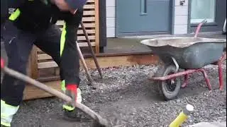 Stenl&auml;ggning marketen markarbete samt grundl&auml;ggning granitkantsten.